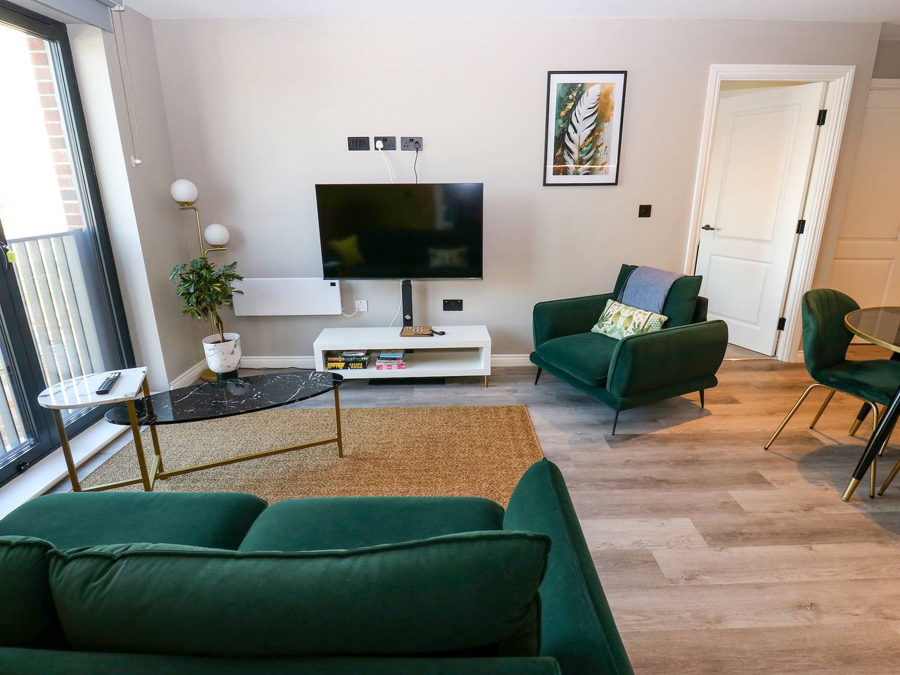 Entire apartment, Emerald Retreat in Leeds, West Yorkshire
