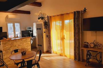 Location de vacances pour 4 personnes, avec jardin à Gilette