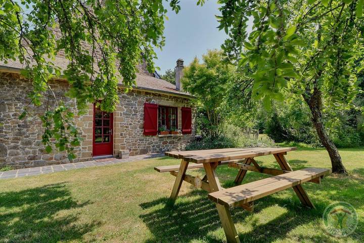 Gîte pour 4 personnes, avec Terrasse ainsi que Jardin et Vue à La Chapelle-Chaussée
