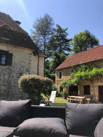 Maison d’hôte pour 2 personnes, avec vue ainsi que terrasse et jardin, animaux acceptés dans le Lot