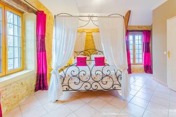 Location de vacances pour 3 personnes, avec jardin à Saint-Amand-de-Coly