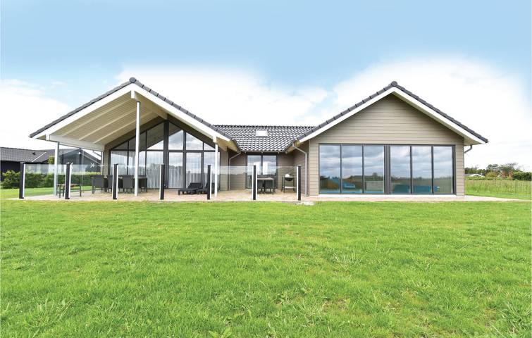 Ferienhaus für 14 Personen, mit Terrasse und Whirlpool sowie Pool und Sauna in Otterup
