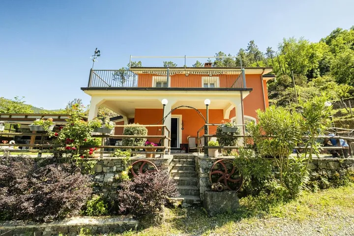 Casa de vacaciones para 6 personas, con vistas y jardín además de piscina para niños y piscina - 1