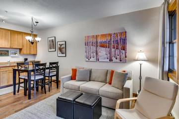 Gîte pour 4 personnes, avec piscine ainsi que vue et terrasse à Granby