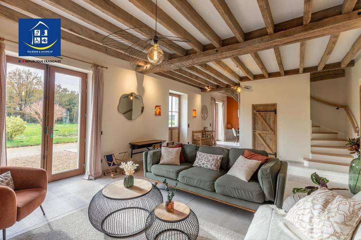 Location de vacances pour 6 personnes, avec Terrasse ainsi que Jardin et Vue à Chémery