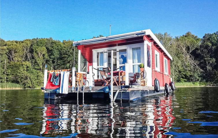 Rückzugsort am See mit Bootsverleih und Terrasse, 2 km zum Strand in Pritzerbe, Havelsee