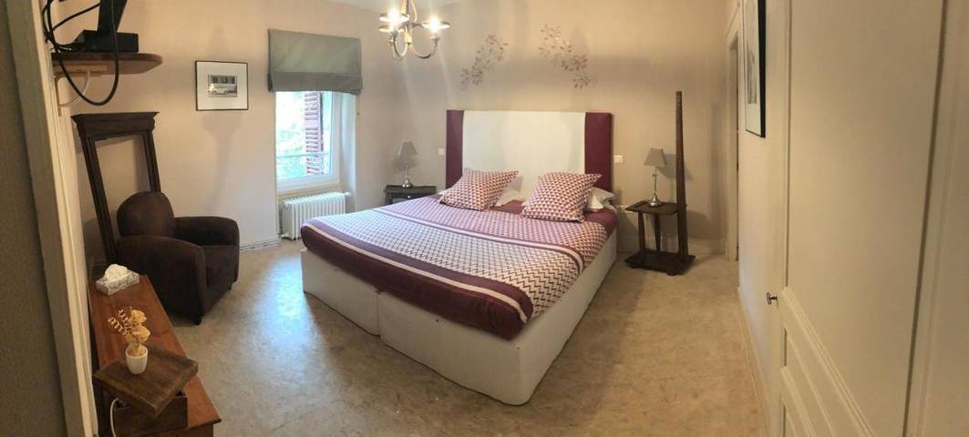 Hôtel pour 2 personnes, avec terrasse et vue, animaux acceptés à Port-Lesney - 2