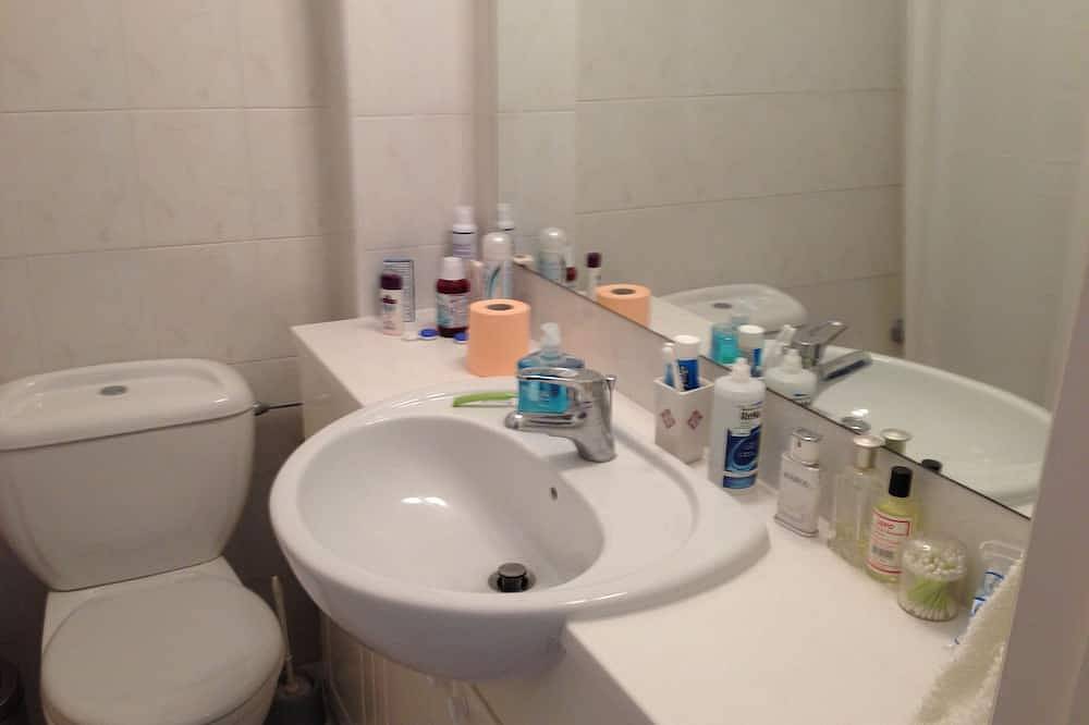 Entire apartment, Apartment in Kings Palace with a sunset view and an easy walk to Venus Beach in Paphos, South Cyprus