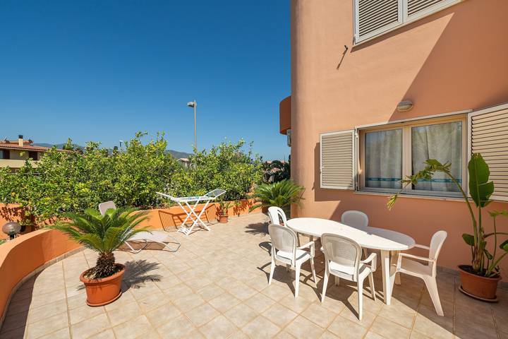 Monolocale intero, Monolocale 'Villa Erica Appartamento Lesley' con vista sulle montagne, Wi-Fi e aria condizionata in Villa San Pietro, Cagliari e Dintorni