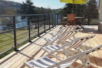 Gîte pour 10 personnes, avec terrasse et balcon/terrasse dans Lac de Lavalette