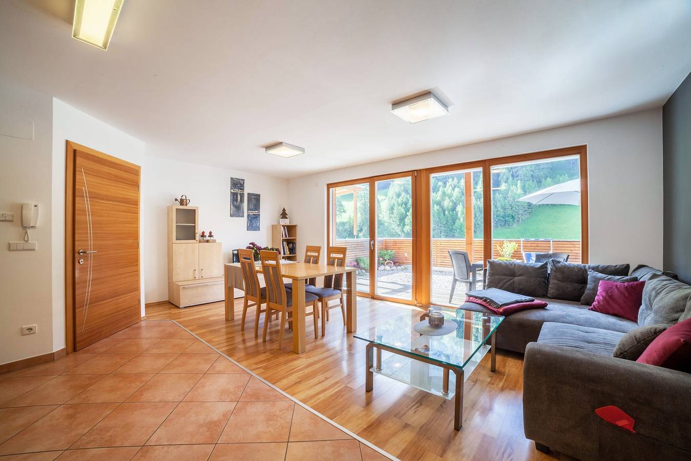 Geheel appartement, Charmant appartement "Ferienwohnung Terrasse" met uitzicht op de bergen & terras in Planeil, Mals