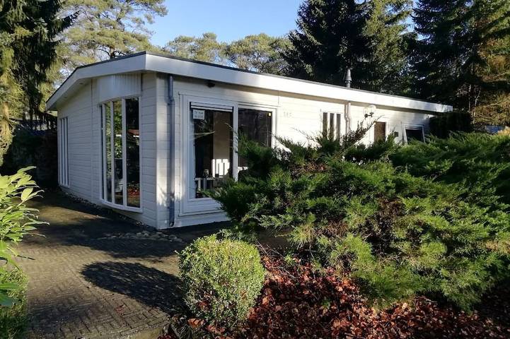 Chalet voor 6 personen, with zwembad and tuin as well as terras - 1