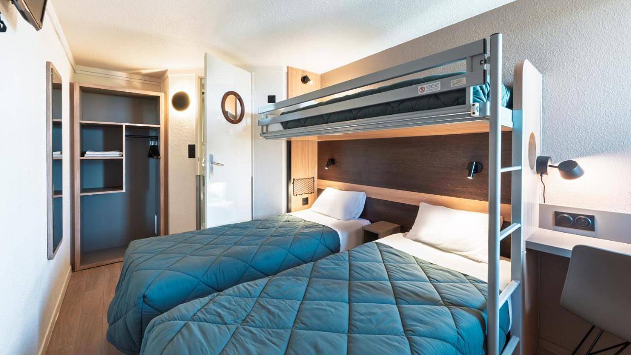 Triple Room (1 Double Bed + 1 Single Bed) in Roncq, Région de Lille