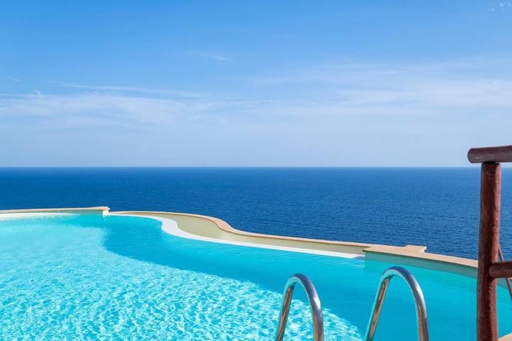 Villa für 10 Personen, mit Ausblick und Pool sowie Garten - 1