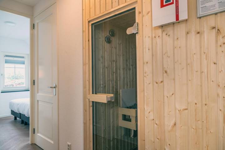 Ferienhaus für 12 Personen, mit Balkon/Terrasse und Terrasse sowie Garten und Sauna in Medemblik - 3