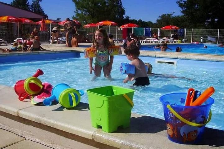 Gîte pour 4 personnes, avec terrasse et piscine à Saint-Sornin - 4