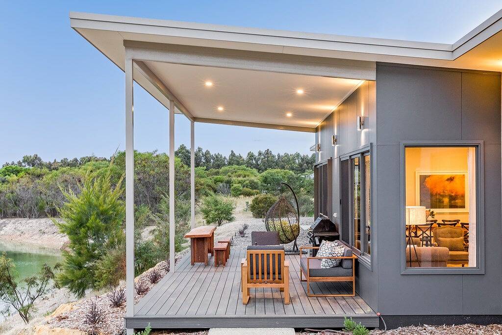 Bonnie and Piper Lakeside and Wine Country Living in Western Australia