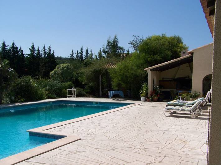 Gîte pour 2 personnes, avec Terrasse ainsi que Jardin et Piscine à Boutenac