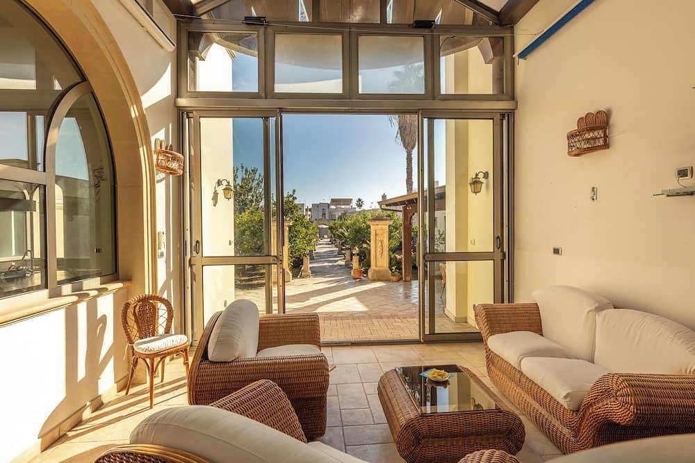 Dimora Storica con giardino e piscina in Taviano, Golfo di Taranto