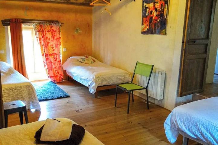 Gîte pour 8 personnes, avec jacuzzi ainsi que jardin et piscine à Bourrou - 3