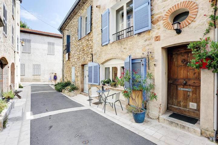 Vakantiehuis voor 6 personen, with Balkon and Terras as well as Uitzicht in Valbonne