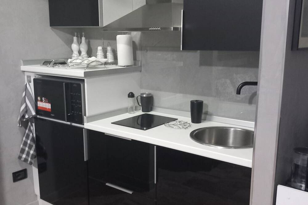 Luxurious B&B_Junior Suite Black room in Palmi, Tyrrhenian Coast Kalabria