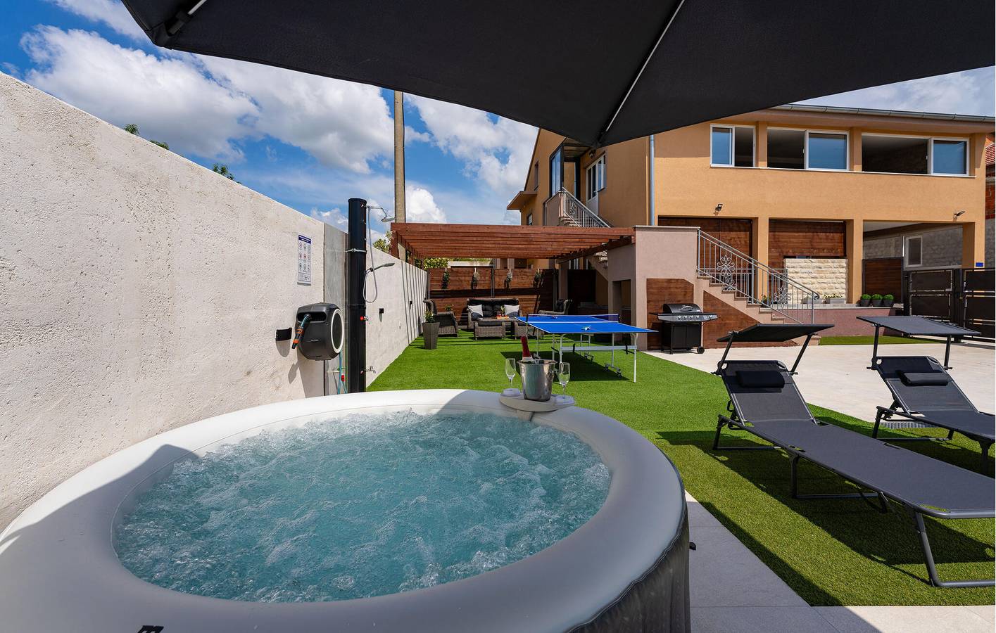 Entire holiday apartment, Holiday apartment for 8 people with pool in Zadar
