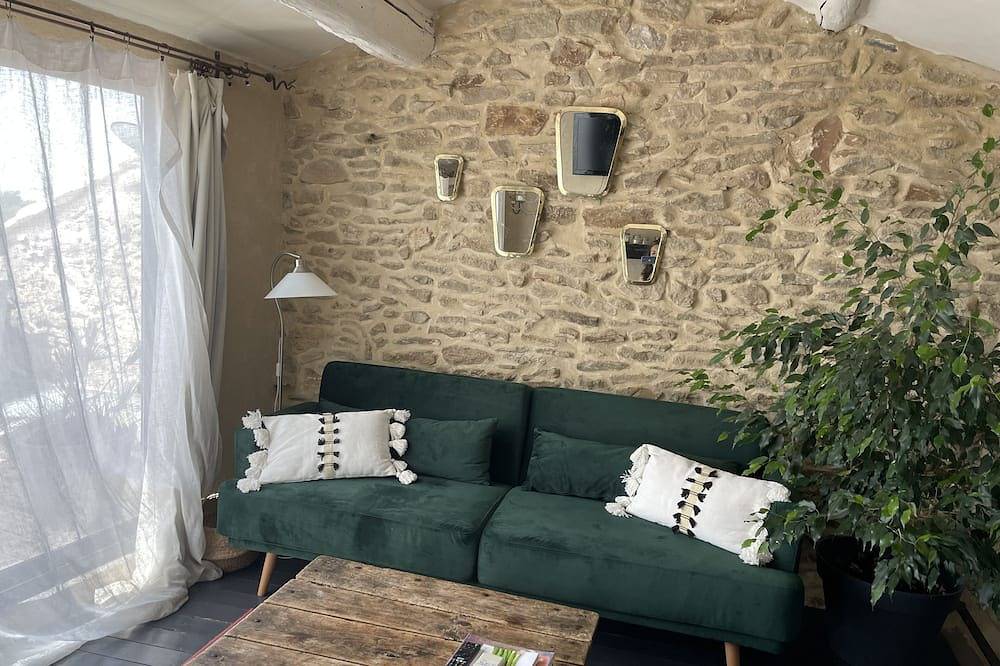 Appartement entier, Loft avec terrasse et piscine intérieure privative in Vallabrix, Région de Nîmes