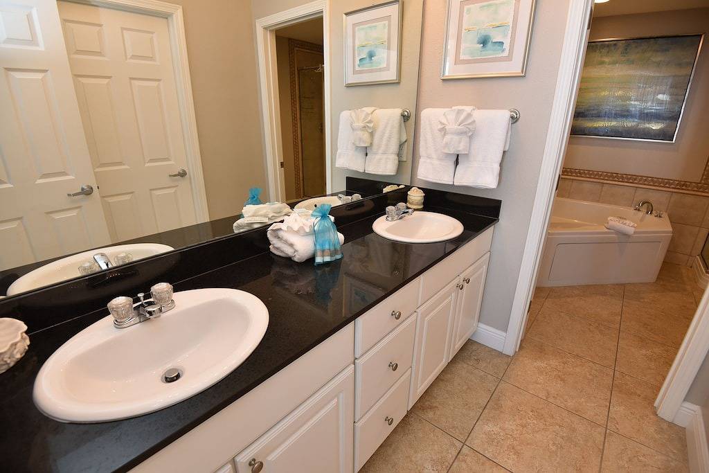 Entire apartment, San Carlos 1201 ~ Stunning beach front condo ~ Corner Balcony in Gulf Shores, Mobile Bay