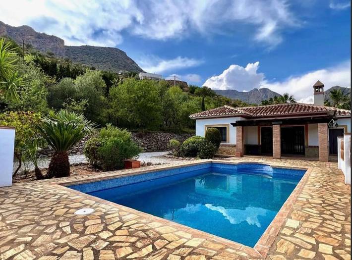 Casa rural para 6 personas, con terraza además de vistas y piscina en Alcaucín - 4