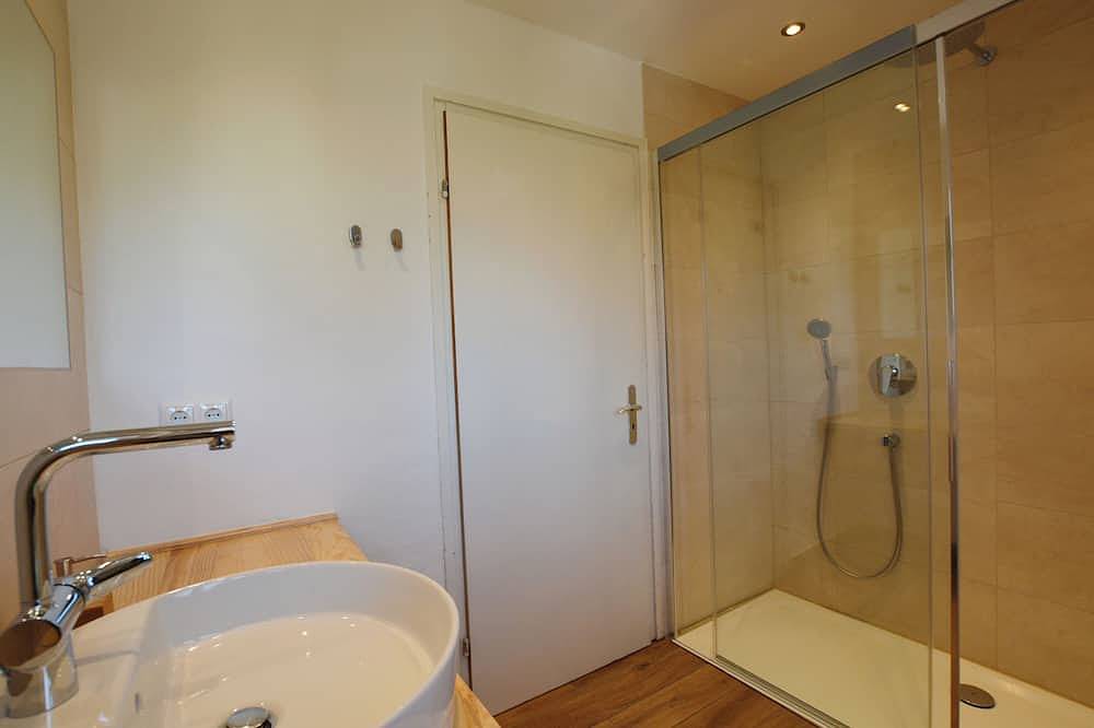 Ganze Wohnung, Ferienwohnung Hartsee 52qm, 2 Schlafzimmer, Kamin, Balkon in Eggstätt, Chiemsee