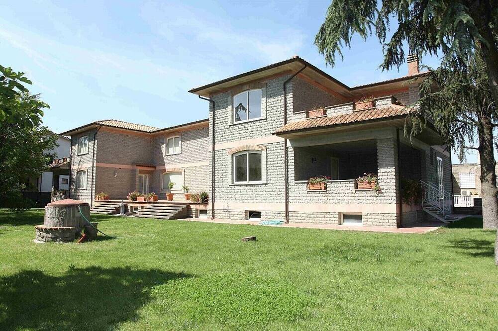Große Villa von 560 qm für 20-24 Personen in Monterosi, Braccianosee