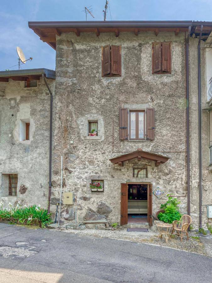 Gîte pour 4 personnes, avec terrasse ainsi que jardin et vue à Capo di Ponte - 2