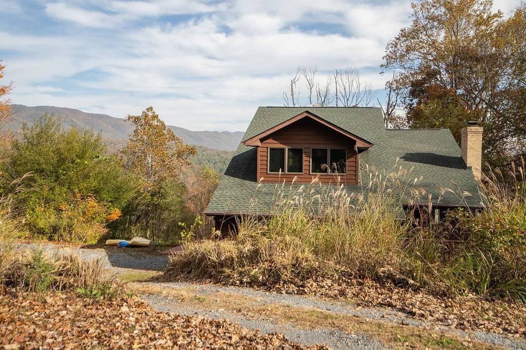 Lone Bear Cabin: Atemberaubende Aussicht auf die Berge, Kamin, Whirlpool. Zugang zum Fluss. in Page County