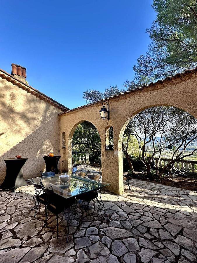 Location de vacances pour 14 personnes, avec jardin et vue, animaux acceptés à Le Cannet-des-Maures - 4