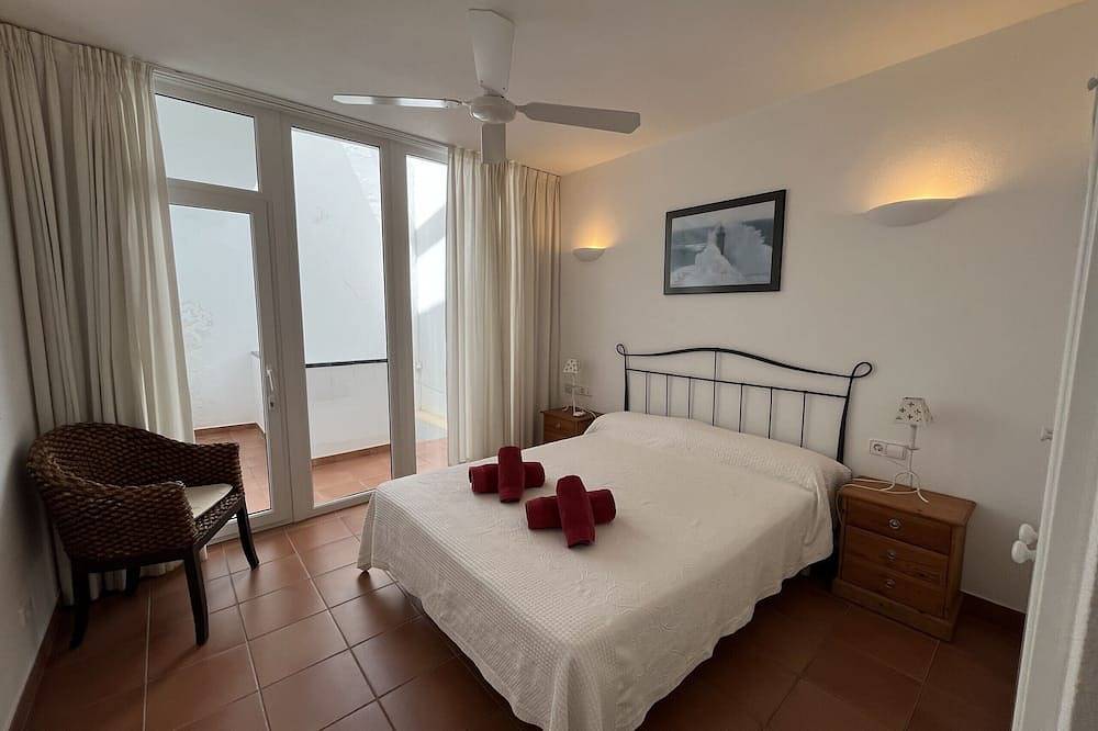 Apartamento entero, En una zona muy tranquila dentro del pueblo in Fornells, Es Mercadal