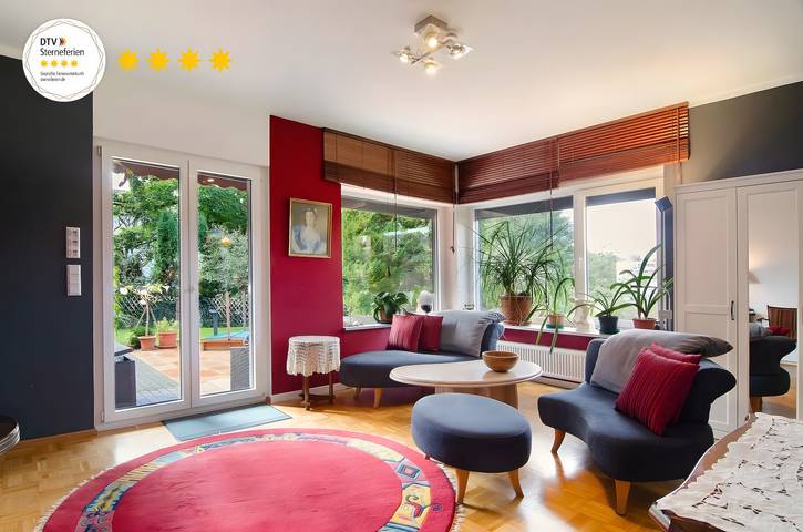 Geheel appartement, Vakantiewoning 'Refugium met uitzicht op het kasteel' met terras & tuin in Sigmaringen, Hohenzollern Radweg Region