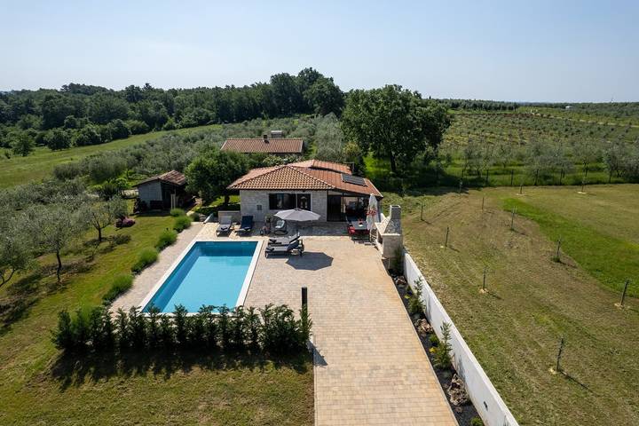 Villa für 4 Personen, mit Pool und Garten, mit Haustier in Novigrad