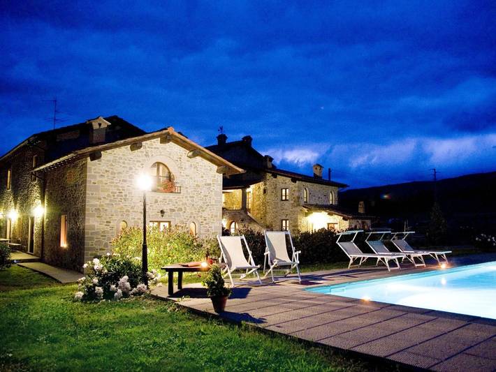 Agriturismo per 10 persone, con Balcone e Terrazza nonché Giardino e Piscina a Bagno di Romagna