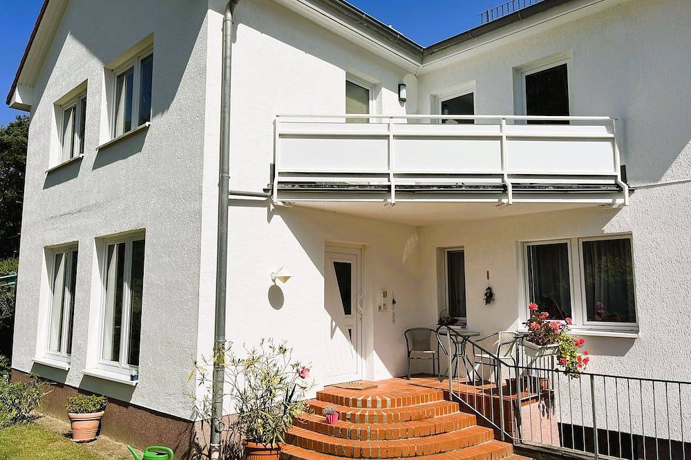 Ganze Wohnung, M9 Ferienwohnung mit Balkon am Waldrand im Ostseeland - 4-Raum-Fewo, Kaminofen, in Neubukow, Neubukow-Salzhaff