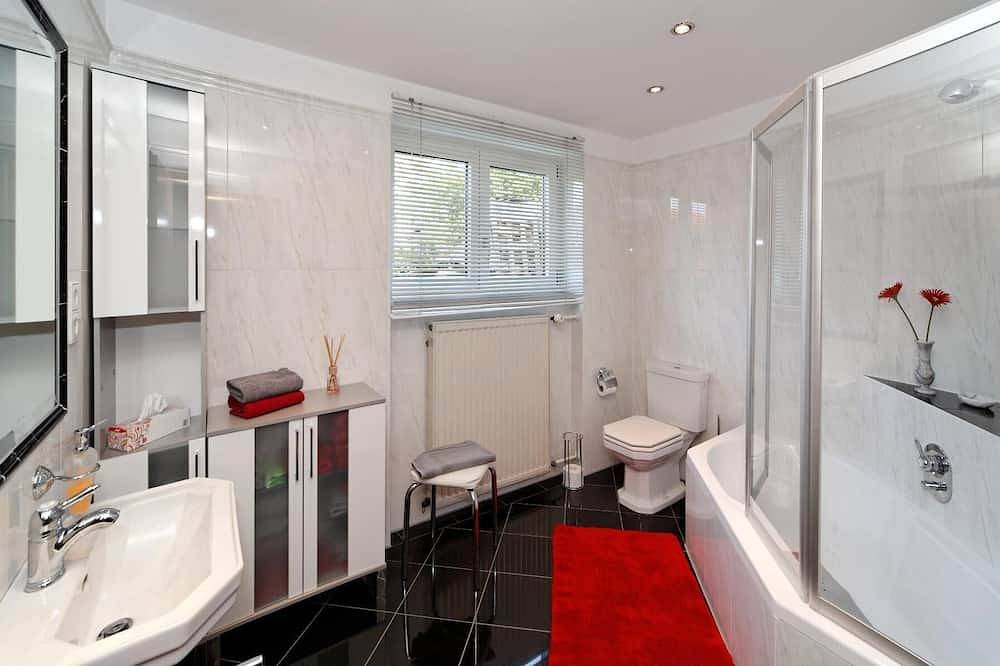 Ganze Wohnung, Fewo mit Terrasse | Stilvoll eingerichtete, 90qm große Nichtraucher-Fewo im Eg in Tittling, Ostbayern