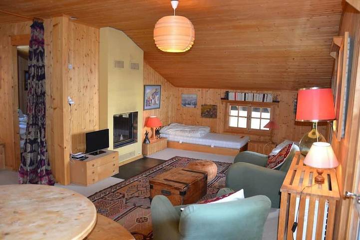 Ganze Wohnung, Aussen : Dachwohnung im 2. Stock eines Chalets, für 2-4 Personen, Zugang von der \"route du funiculai in Saint Luc, Anniviers
