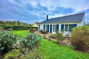 Gîte pour 4 personnes, avec jardin à Les Damps