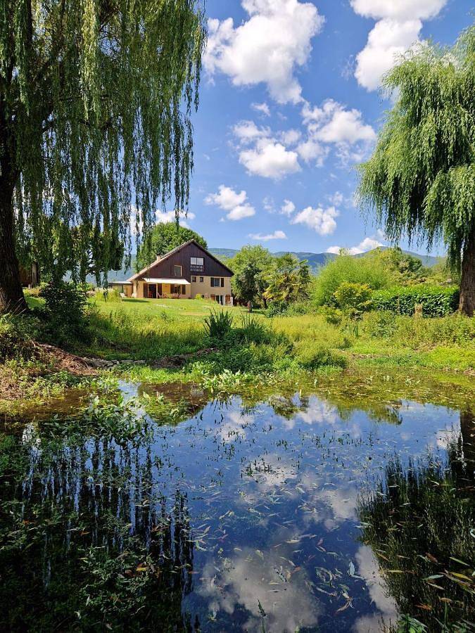 Location de vacances pour 2 personnes, avec Terrasse ainsi que Jardin et Vue dans Andert-et-Condon