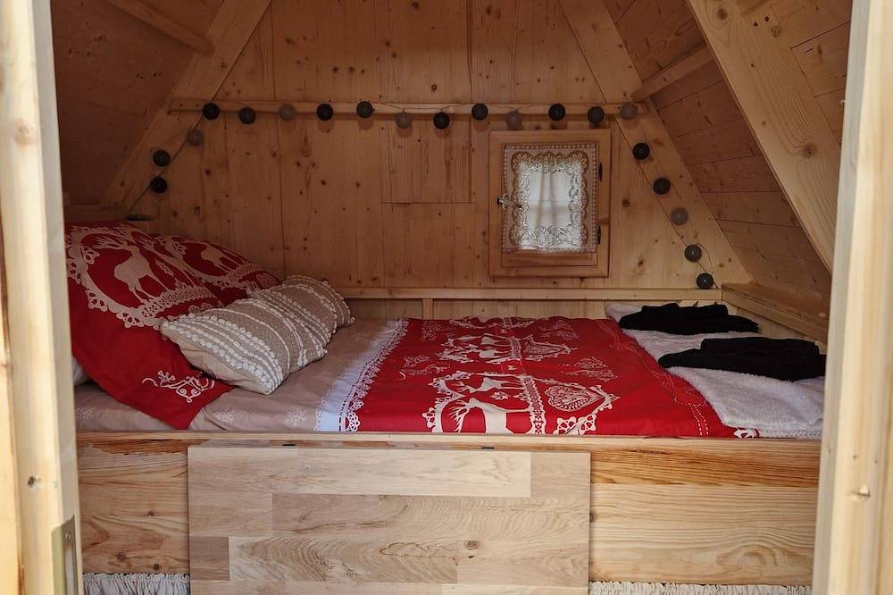 Les Cabanes Feeriques Du Cheix in Saint-Diéry, Parc naturel régional des Volcans d'Auvergne