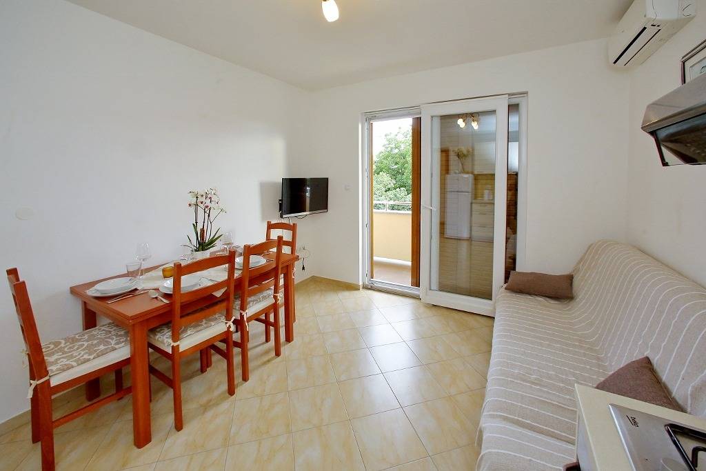 Entire apartment, Two bedroom apartment with balcony Sukošan, Zadar A-16641-a in Sukosan, Zadar