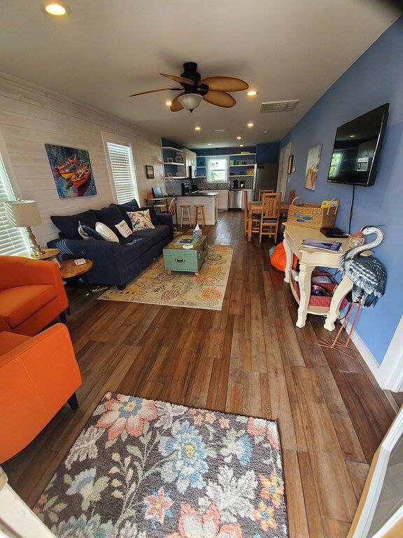 Pet friendly with yard, gulf breezes, close beaches and a private pool! in Port Aransas, Mustang Island