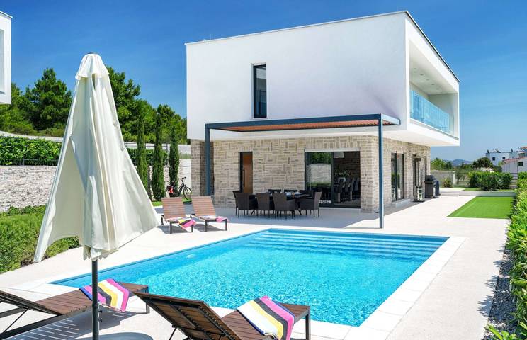 Villa pour 10 personnes, avec Balcon et Piscine à Tribunj