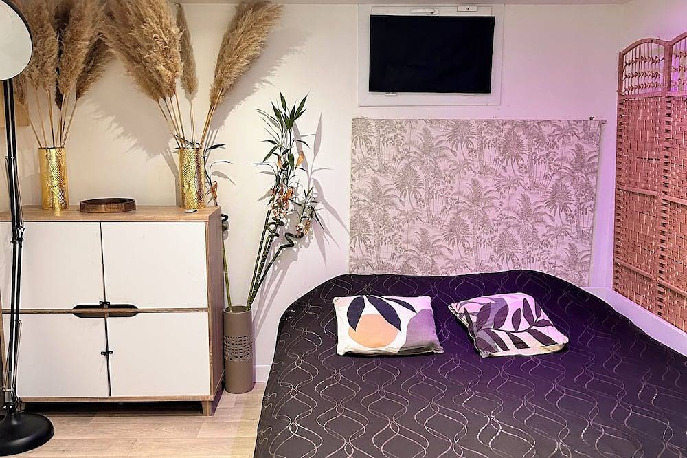 Entire apartment, Quiet accommodation facing the forest 10 min from Orly airport near Paris in Athis-Mons, Essonne