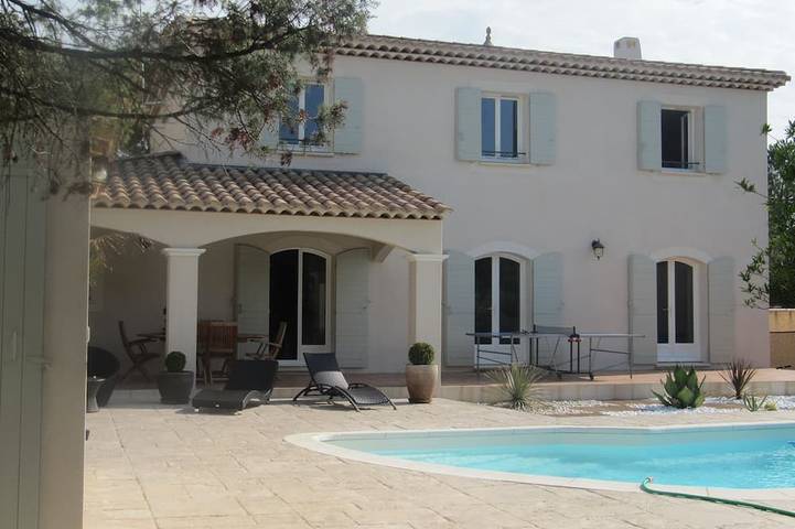 Location de vacances pour 8 personnes, avec Terrasse et Jardin à Sussargues